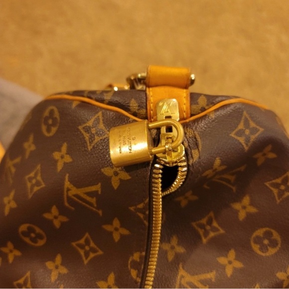 I’m selling a brown and tan Louis Vuitton travel bag. - Picture 3 of 7